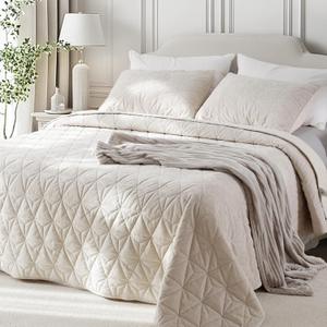 Twin Luxury Velvet Quilt Set - 68"x86" Geometric Stitched Triple-Layered Lightweight All-Season Coverlet with 2 Pillow Shams, Khaki Gray