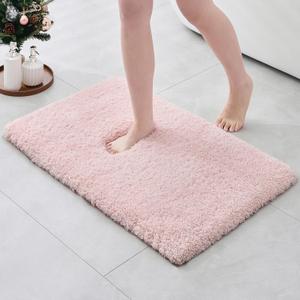 ILANGO Pink Christmas Bathroom Rugs 36" 24" Non Slip & Super Absorbent Extra Thick Soft, Washable Bath Mat for Floor, Non Shedding Microfiber Shaggy Bath Rug with Rubber for Bathtub Sink