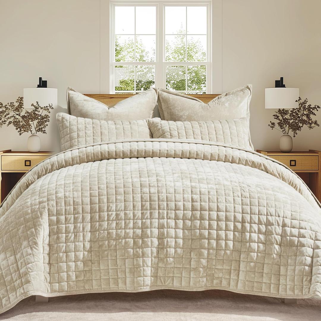 RECYCO Luxury Velvet Quilt Set Full Queen Size Bedding Sets, Ultra Soft Velvet Comforter Set, Lightweight Channel Box Stitch Oversized Bedspread Coverlet for All Season, with 2 Shams, Beige (Full/Queen (88" x 92"), Beige)