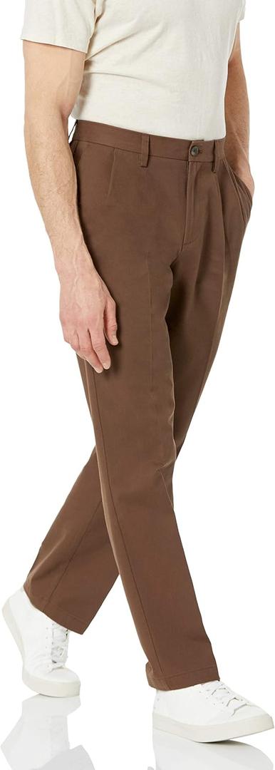 Amazon Essentials Men's Classic-Fit Wrinkle-Resistant Pleated Chino Pant (38W x 30L, Brown)