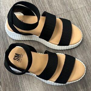 Woman's Sandals SM New York Size 10M