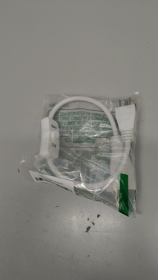 STARELO Extension Cord with Switch 3-Prong Indoor White Extension Cord,18AWG,Control Switch ON/Off 3A 125V NEMA 5-15R Grounded Plug Receptacle.（1.5FT White）