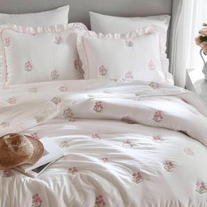 Intelligent Design Aglaia Full/Queen Pink Floral Ruffle Quilt, Modern Farmhouse Cottagecore Bedding, Ultra Soft All-Season Quilt Set with 2 Pillow Shams
