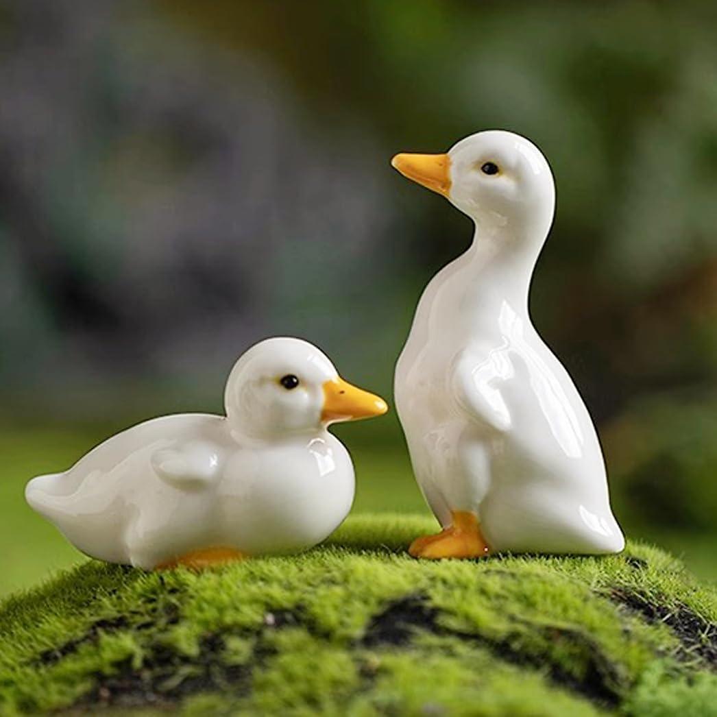 AKV Ceramic Duck Statue Cute Mini Duck Figurines for Home Office Desktop Decor, Handmade Small Duck Decorations, Ceramic Animal Figurines for Garden Porch Decor, Duck Gifts for Duck Lover (Set of 2)