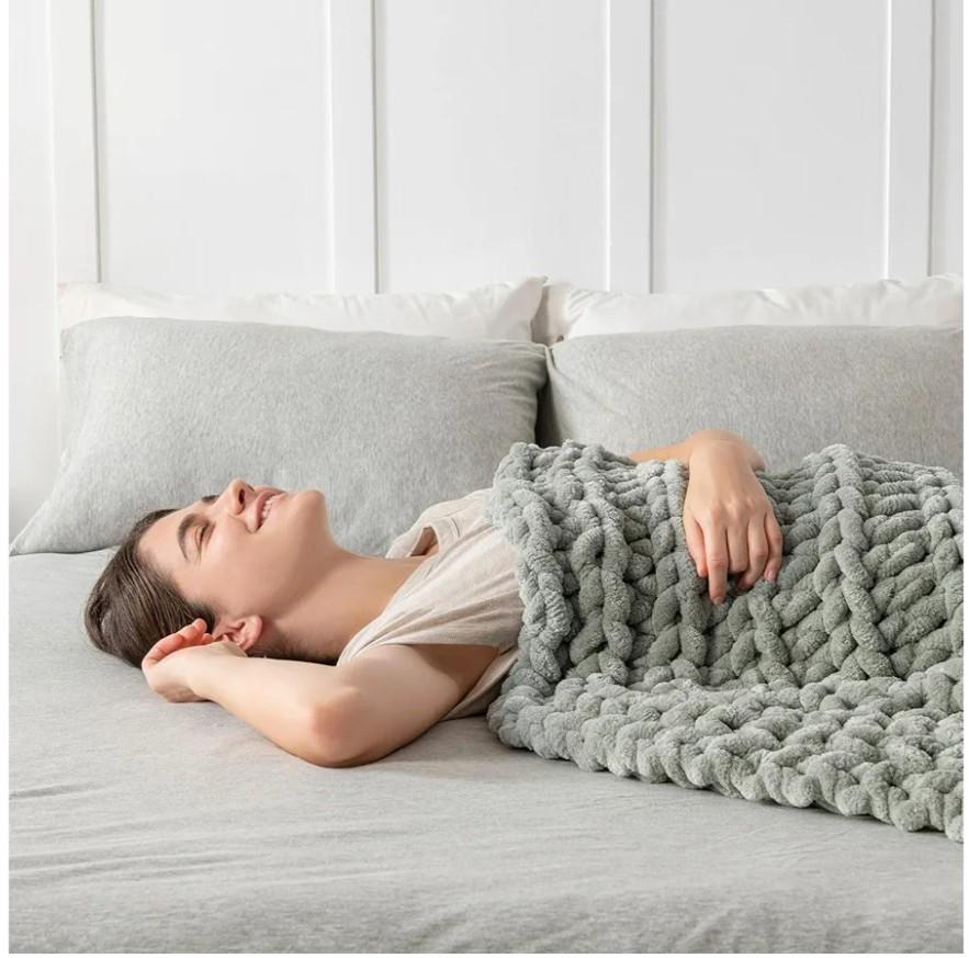 Maetoow Handmade 10 lb Soft Knitted Weighted Blanket, 40 x 60 in Breathable Chunky Knit Gravity Blanket Throw, Home Decor for Sofa Couch Bed, Sage Green