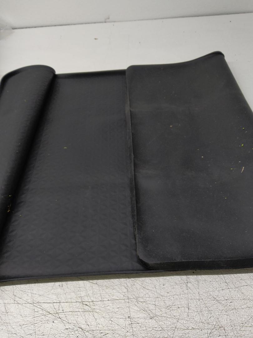 Black Car Mar, Size 51x26"