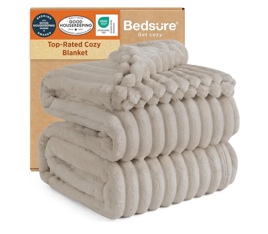 Bedsure GentleSoft King Size Blanket for Bed - Cozy Soft Blankets for Women, Cute Large Fleece Throws for Girls, Linen 50x60