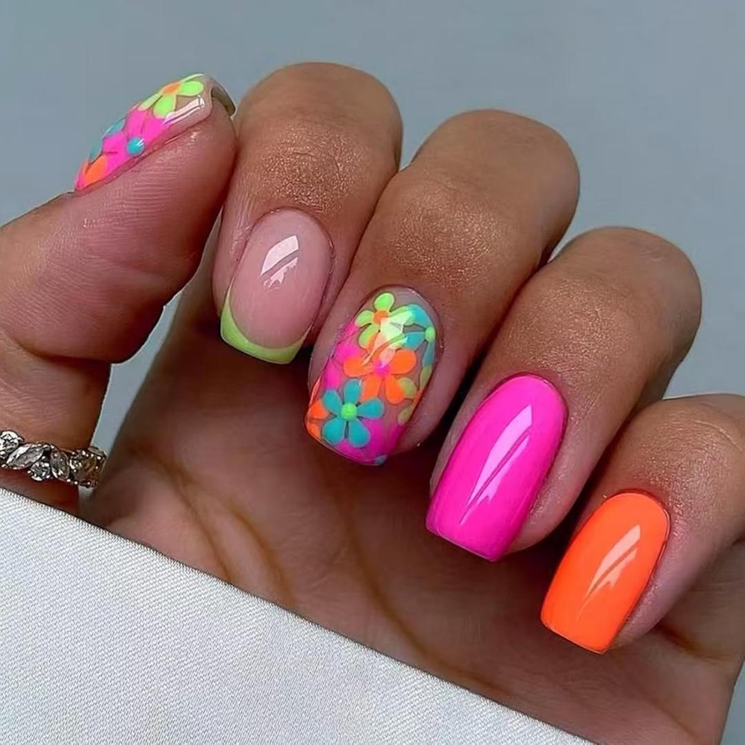 Flower Press on Nails Short Square Fake Nails with Cute Floral Design Stick on Nails Glossy Full Cover False Nails Colorful Acrylic Glue on Nails for Women Girl Nails Art Decoration 24Pcs