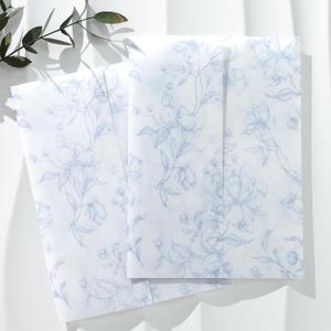 UNIQOOO 50 Pack Pre-Folded Dusty Blue Grace Bloom Vellum Jackets for 5x7 Invitations, 115GSM Transparent Vellum Jacket for Vintage Themed Wedding & Events