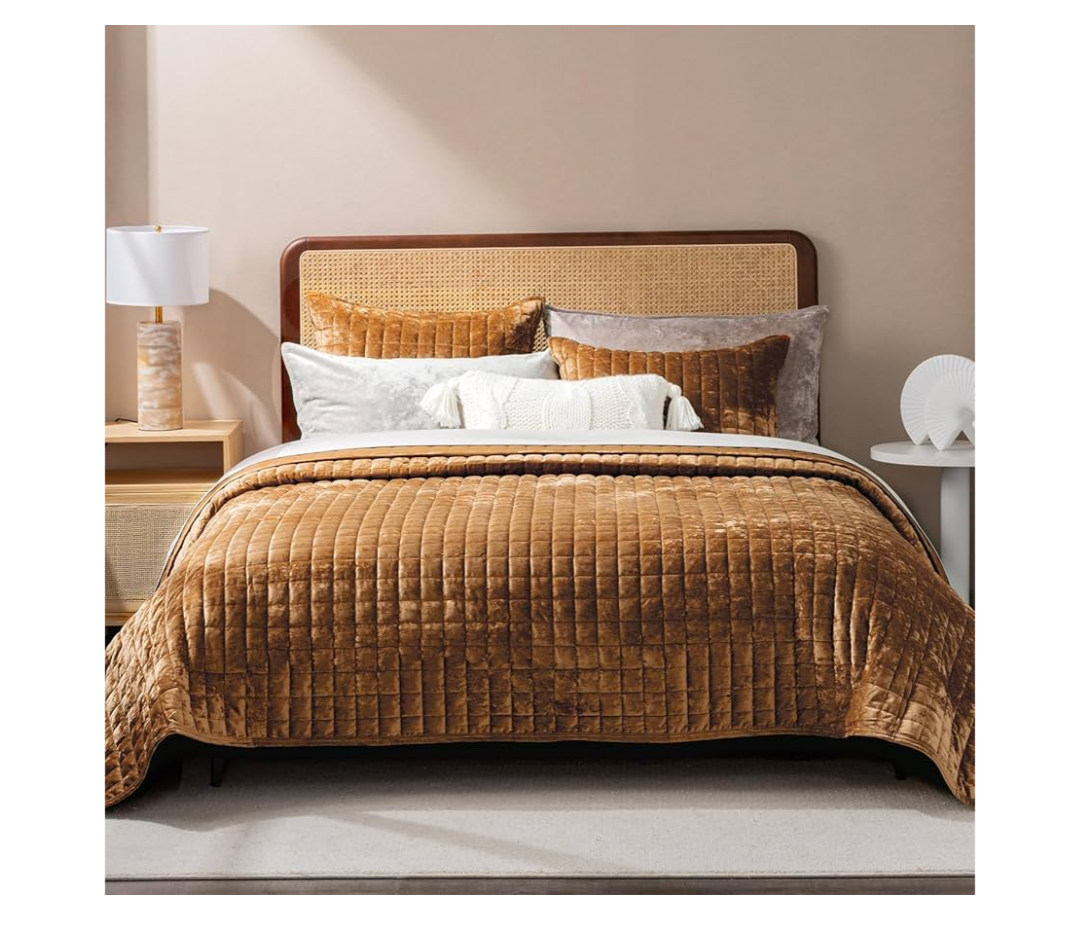 RECYCO Luxury Velvet Quilt Set Full Queen Size Bedding Sets, Ultra Soft Velvet Comforter Set, Lightweight Channel Box Stitch Oversized Bedspread Coverlet for All Season, with 2 Shams, Caramel Gold