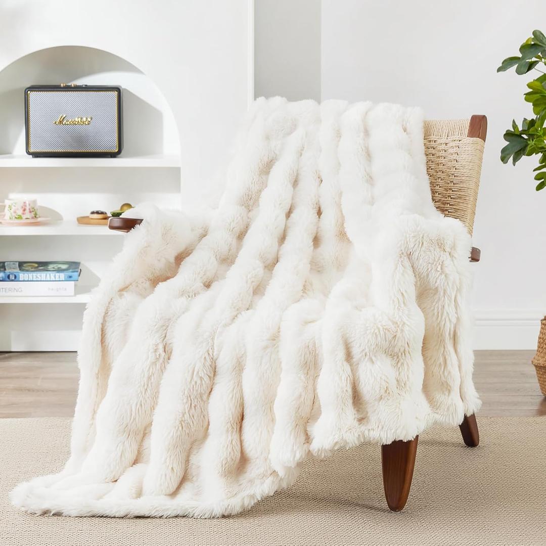 EXQ Home Fluffy Faux Rabbit Fur Throw Blanket for Couch, Soft Luxury Bubble Double Sided Plush Blanket, Cozy Thick Warm Fuzzy Decorative Blanket for Bed Chair Sofa Living Room,50"X60"(Beige)
