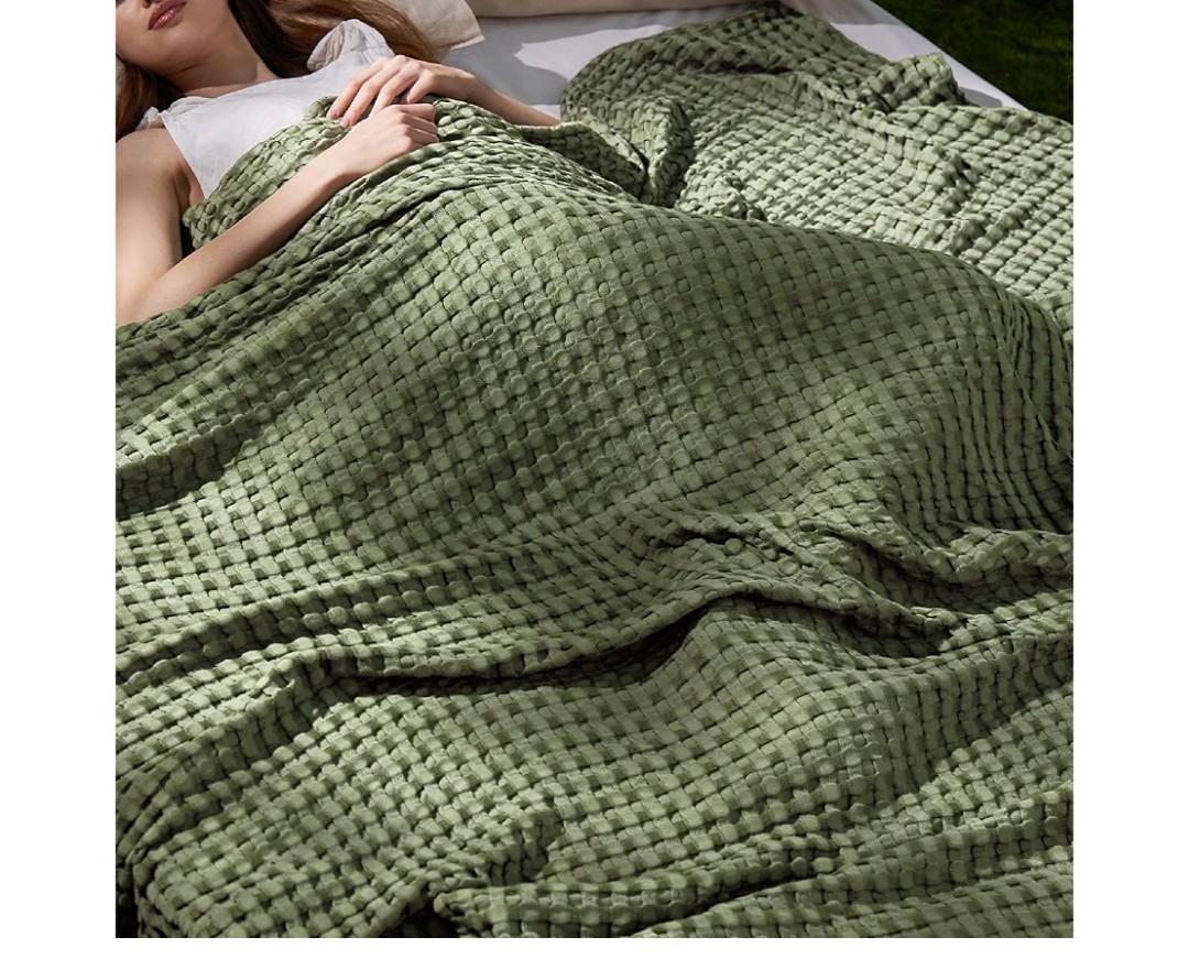 Bedsure Cooling Cotton Waffle Queen Size Blanket - Lightweight Breathable Blanket of Rayon Derived from Bamboo for Hot Sleepers, Luxury Throws for Bed, Couch and Sofa, Green, 90x90 Inches