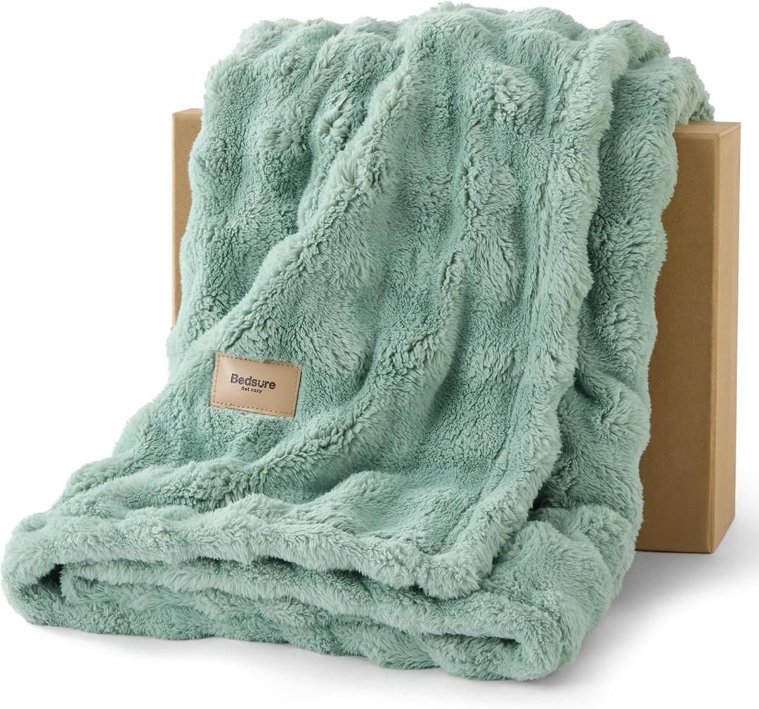 Bedsure 3D Fleece Bubble Blanket for Couch - GentleSoft Green Throw Blanket for Sofa Bed Room Decor - Luxury Soft Cozy Gifts for Women, Lightweight, All Seasons, Sage Green, 50"×70"