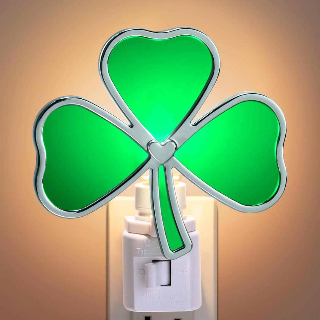 Meonum St Patrick Night Light Plug into Wall, Acrylic Irish St Patrick Day Night Light Decorative for Bedroom, Bathroom, Living Room and Hallway, Holiday Lamp by C7 LED Bulb (Shamrock)
