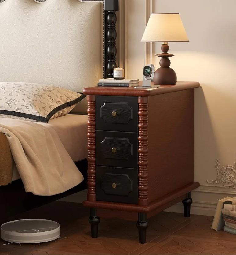 Solid Wood 3-Drawer Nightstand, Retro Farmhouse Bedside Table with Spacious Storage, Versatile End Table for Bedroom, Living Room & Entryway（Nature）