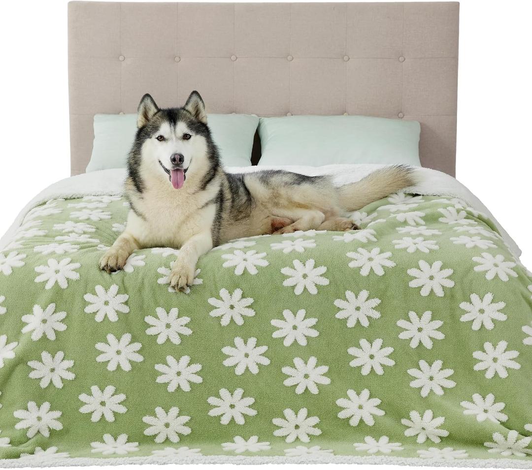 LE SURE Waterproof Blanket for Bed Cute Cozy 3D Jacquard, King（86"x108"）
Dog Blankets for Large Dogs, Pet Aesthetic Gift, Warm Soft Sherpa Throw, Reversible Couch Protector, Flower Garden Green