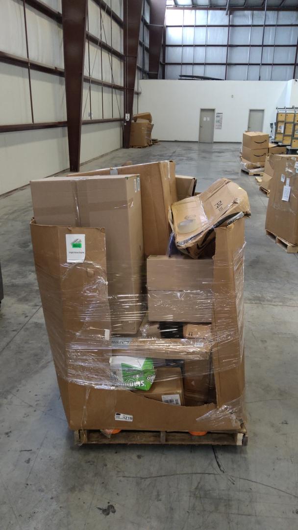 Pallet of salvage items
