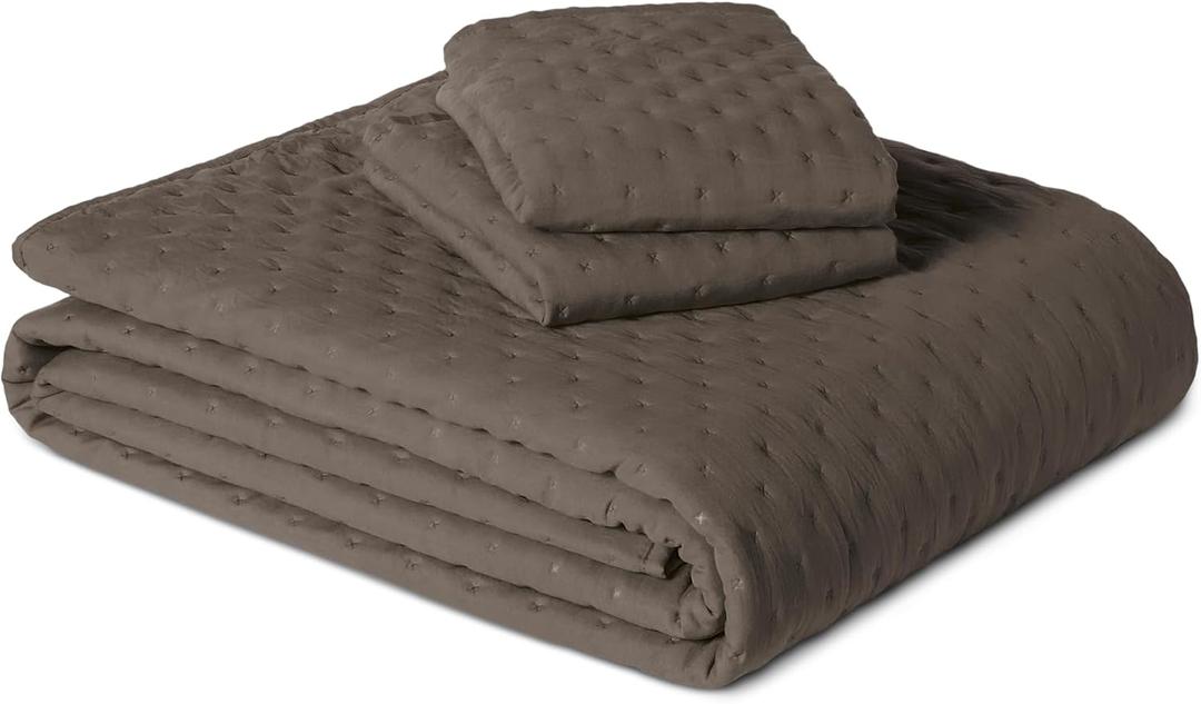 Amazon Basics Brushed Microfiber Quilt Set, Extra Soft with Natural Texture, 3-Piece, Queen/Full, Brown