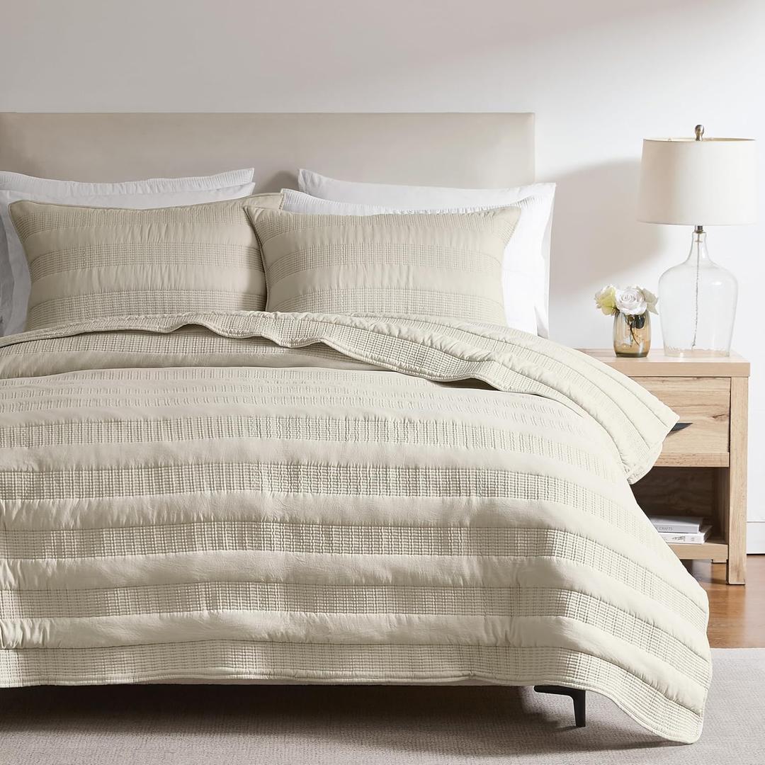Beige Striped Queen Size Quilt Set, Lightweight Pick Stitch Bedspread with 2 Shams, Netural Soft Cloud Chambray Farmhouse Country Coverlet Rustic Thin Comforter Spring Summer, 3-Piece Bedding Set