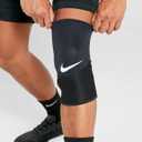 Nike Unisex's Closed Patella Knee (Black)