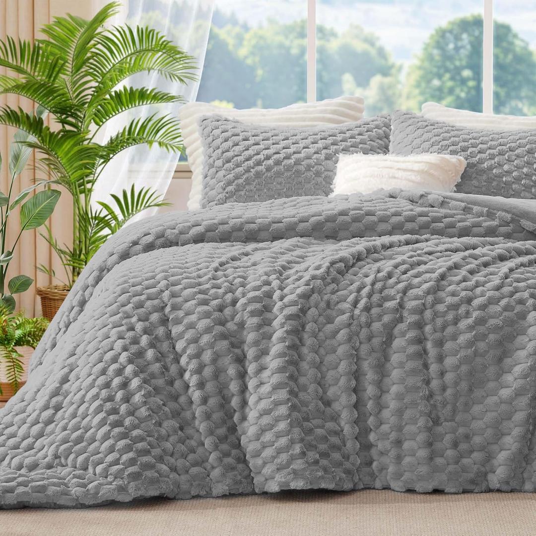 BEDELITE Fluffy King Size Comforter Set - Light Grey Fleece Soft Comforter for King Size Bed, Luxury Warm Bedding Set for Winter, Fuzzy Bed Set 3 Pieces (1 Comforter, 2 Pillowcases)