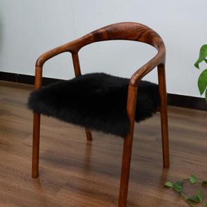 Genuine Sheepskin Chair Cushion Non-Slip Comfortable Natural Sheepskin Pad Carpet Suitable for Home Sofa Restaurant Car Seat Office Dining Fur Chair Cover (Black, 18x18 Inch)