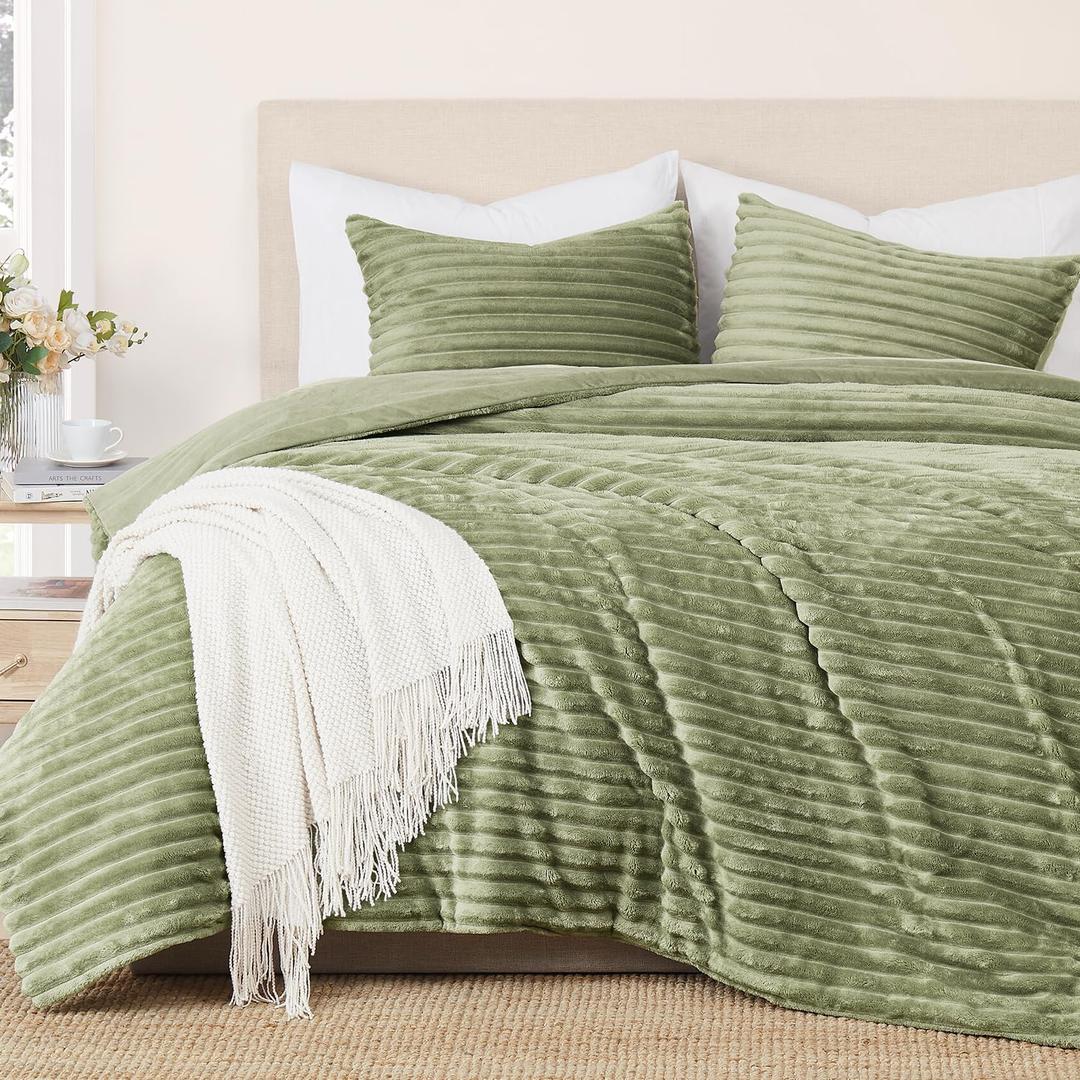 Geniospin Fleece King Size Comforter Set, Soft Fuzzy Fleece King Bedding Set, 3-Pieces Green Comforter Set for All Season, Warm Fluffy Comforter with 2 Pillow Cases (1-sage Green)