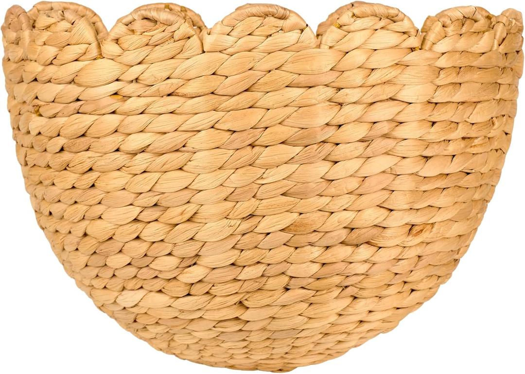 Scalloped Wicker Wall Basket Easy to Install with 2 Hooks, Handwoven Hanging Wall Dcor Wall Hanging Baskets for Organizing