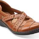 Clarks Women's Ashland Spin Q Slip-on Loafer, Tan, 7.5 W US