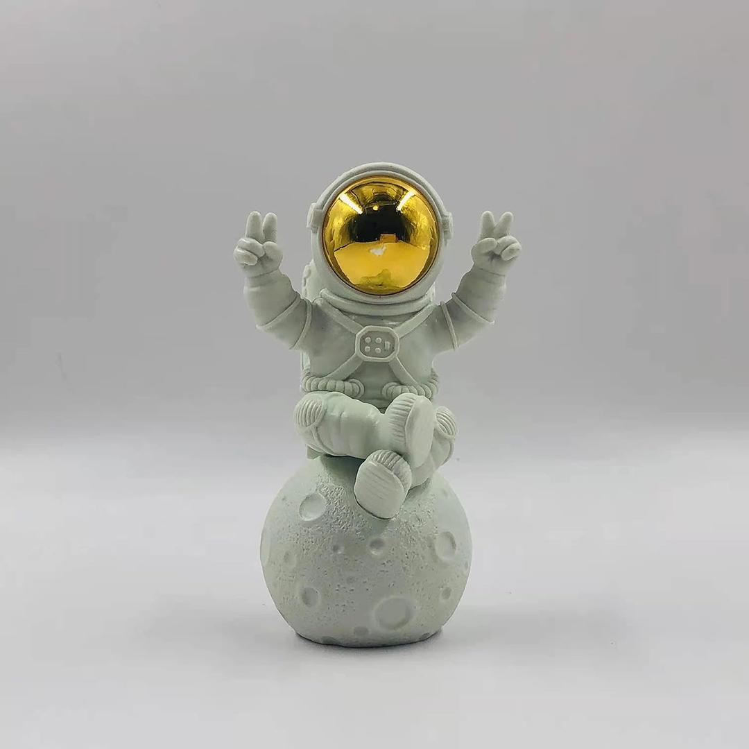 Figurine Statue Astronaut Sculpture Spaceman Décor,Sculptures Home Décor,White Shelf Decoration,Tabletop Decoration,Cute Mini Space Figure Ornament (Gold/White Small Astronaut Statue)