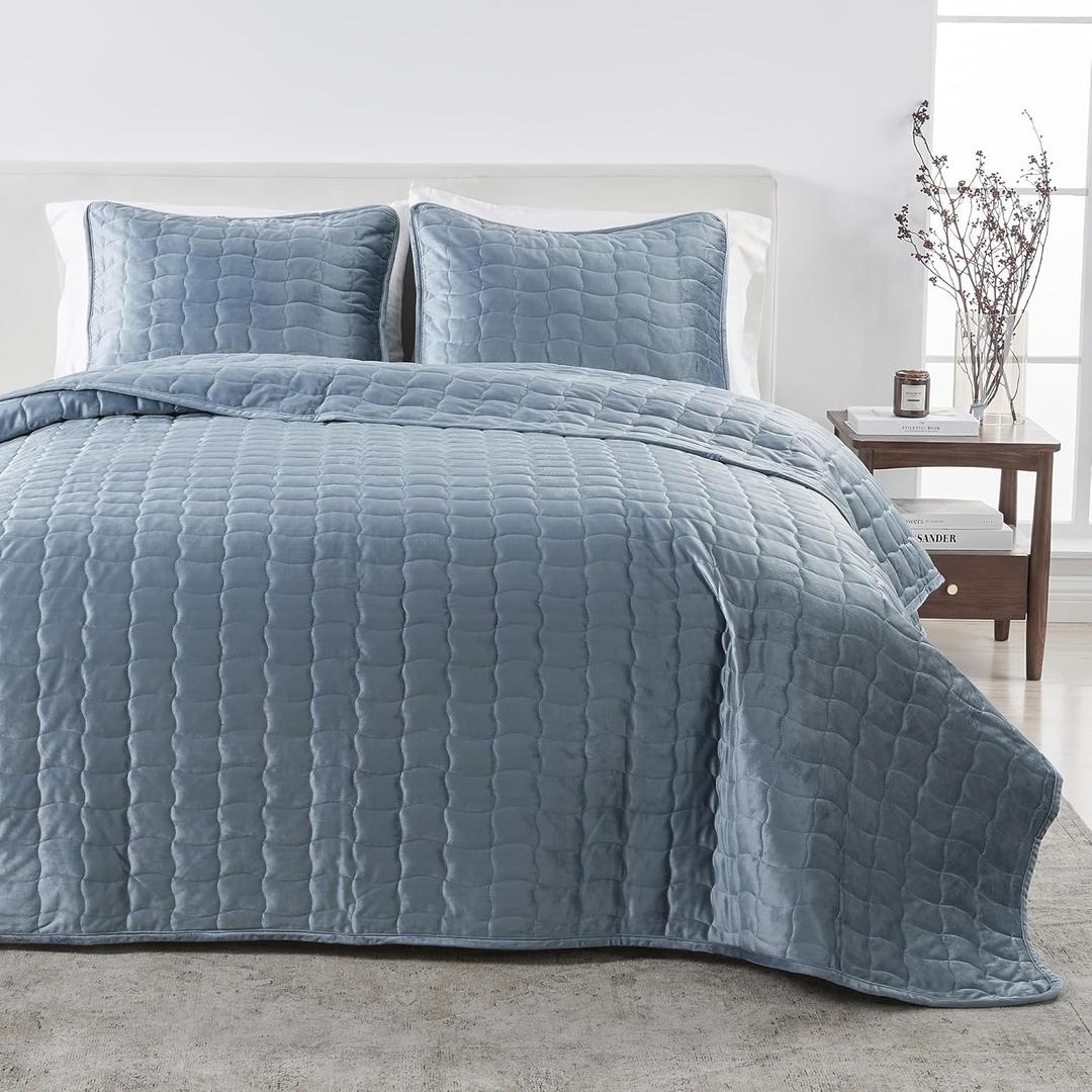 Great Bay Home Twin Size Velvet Quilt and Sham Set - Dual-Sided Luxury Velvet, Heavyweight 2-Piece Bedding Set - Ultra Soft, Quilted Box-Stitched and Down-Alternative Fill (Twin/Twin XL, Steel Blue)