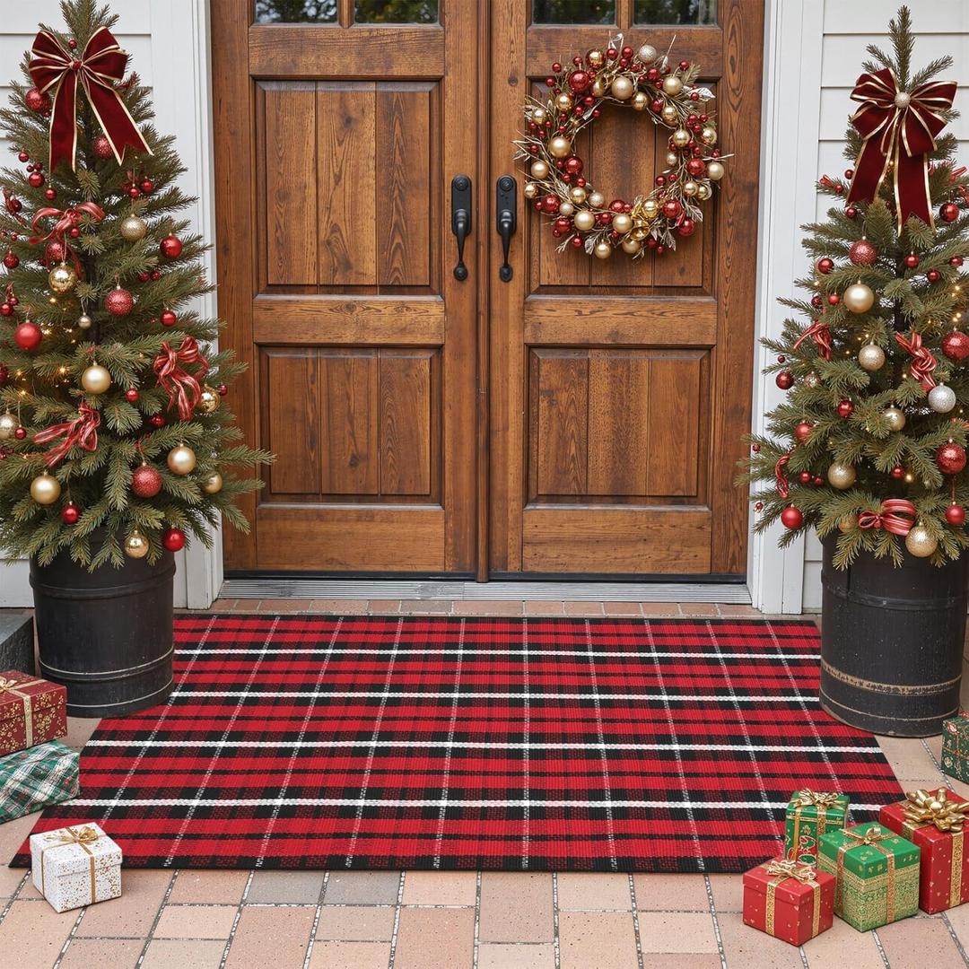 LEEVAN Christmas Outdoor Rug 2x4, Xmas Buffalo Plaid Washable Small Front Porch Door Mat, Black and Red Checkered Entryway Rug, Woven Welcome Doormat for Layered Kitchen Bathroom Holiday Decor Carpet