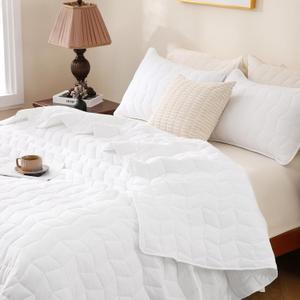 Seersucker Quilt Set King Size - White Bedspread Oversized Lightweight, Soft Quilted Bed Spread Coverlets, Breathable Quilts Bedding Set for All Seasons, 3 Pieces, 1 Quilt and 2 Pillow Shams