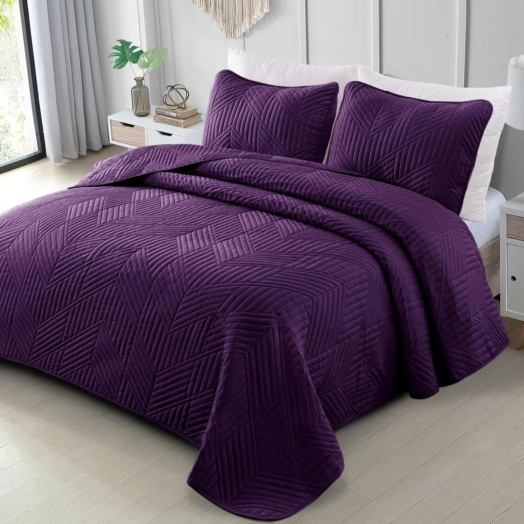 Exclusivo Mezcla California King Quilt Bedding Set, Lightweight Deep Purple Oversized King Bedspreads Soft Modern Geometric Coverlet Set for All Seasons (1 Quilt and 2 Pillow Shams), Size: Cal King (112''X104'')
