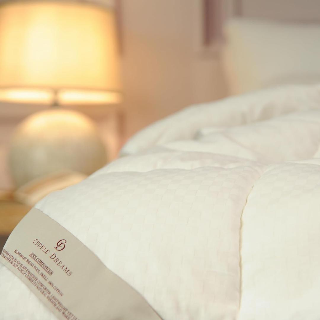 CUDDLE DREAMS Wool Comforter Duvet Insert, 100% Australian Wool Filling with Soft Noiseless Cotton Shell, Natural Warmth (Heavyweight for Winter, King) (KING, 102 IN x 88 IN)