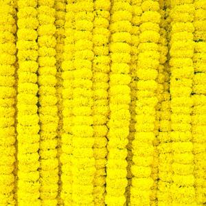 Tigeen 60 Pcs Marigold Garland for Decoration 4 Feet Artificial Marigold Flowers Mantle Decoration Indian Marigold Flowers Faux Garlands for Wedding Party House Warming Decor (Yellow)