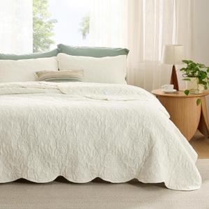 Bedsure Quilt King Size - Ultra Soft Pre-Washed Bedspread - Lightweight Cream Yellow Comforter with 2 Pillow Shams - Summer Bedding Set with Leaf Design 106x96 Inch