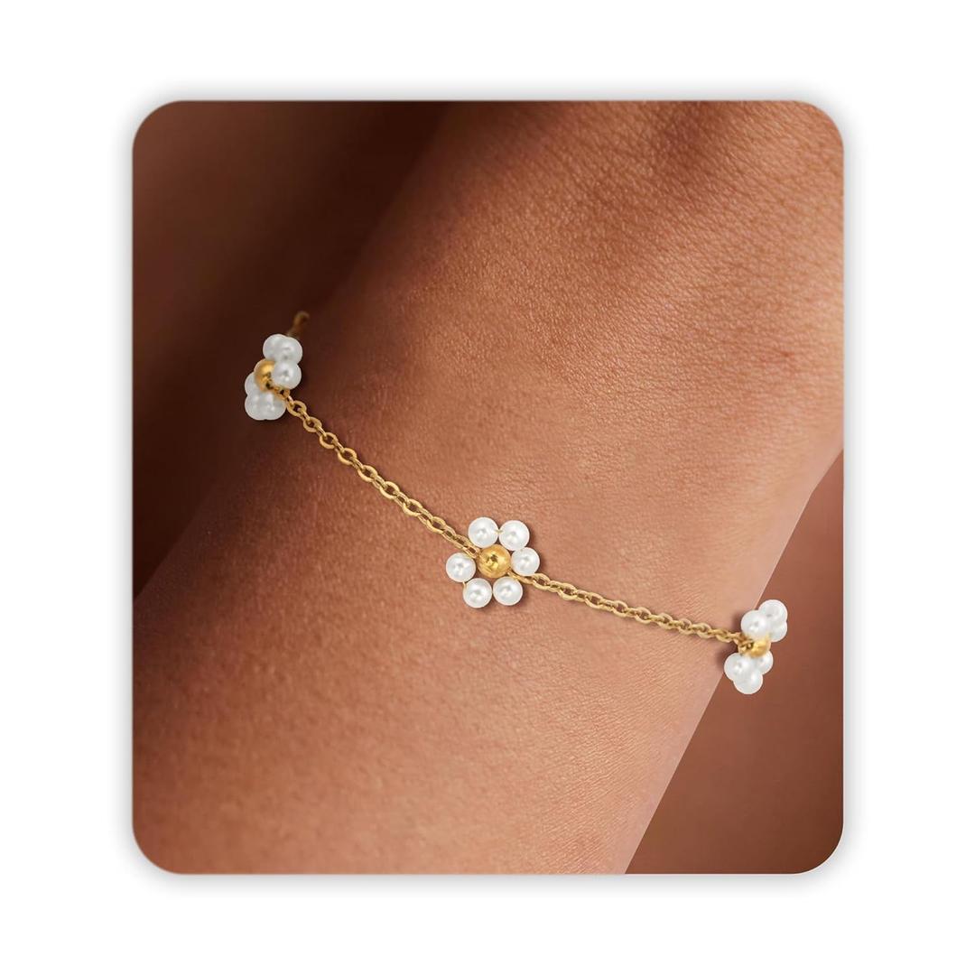 Daisy Bracelet Dainty Daisy Jewelry for Women, Flower Bracelet 14K Gold Plated Pearl Bead Floral Jewelry as Wedding Birthday Gifts for Her, Cute Charm Beach Braclets as Summer Accessories