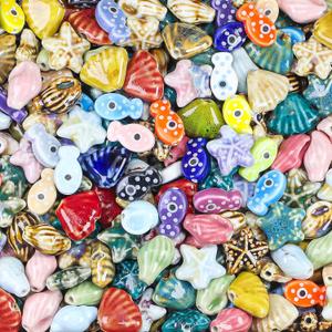 100pcs Assorted Ceramic Ocean Sea Shell Beads for Jewelry Making, Porcelain Summer Fish Beads for Crafts Bracelets Necklace Making (Mixed Colors 100pcs)