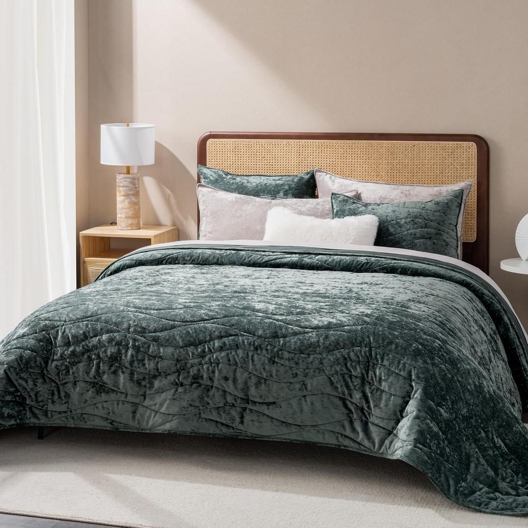EVERGRACE Luxury Velvet Quilt King Size, Ultra Soft Wave Crushed Velvet Bedding Set, Lightweight Quilted Comforter Set for All Season, Oversized Bedspread Coverlet with 2 Shams, Dark Green EVERGRACE Luxury Velvet Quilt King Size, Ultra Soft Wave Crushed Velvet Bedding Set, Lightweight Quilted Comforter Set for All Season, Oversized Bedspread Coverlet with 2 Shams, Dark Green