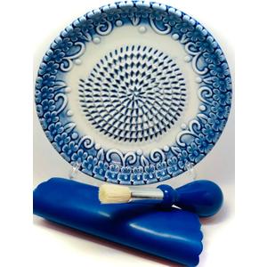 BonCera, All-in-one Premium Ceramic Garlic Grater Plate 4-Piece Set - Blue Embossed Design and Style - For Garlic, Ginger, Chocolate, and more! - Comes with 5.25" Plate, Peeler, Brush, and Stand