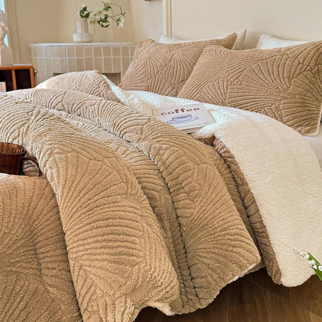 Seashell Jacquard Sherpa Comforter Set Warm Cozy Premium Bedding 3 Pieces, King Size Geometric Pattern Quilt Comforter with 2 Pillowcases(104"x90" Beige)