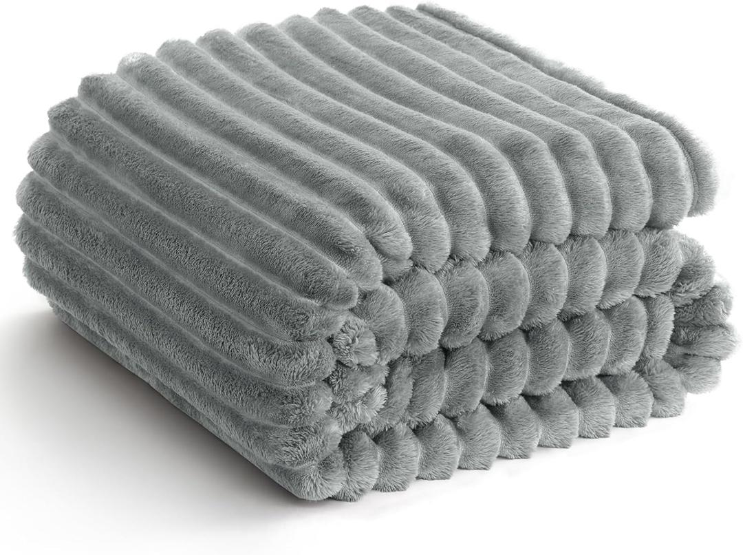 HIMEET Soft Grey King Size Blanket for Bed - Cozy Bedding Fleece Blanket for Men Women, Fluffy Large Lightweight Sofa Couch Cover Bed Blankets Gifts for Her Him, Home Room Decor, Grey, 108x90 Inches