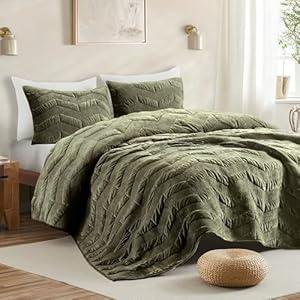 SHALALA Luxury Velvet Quilt Set Queen Size,Ultra Soft Lightweight Summer Velvet Comforter Set, Oversized Bedspread Coverlet with 2 Shams Diamond Pattern,for All Season(Olive Green, Full)