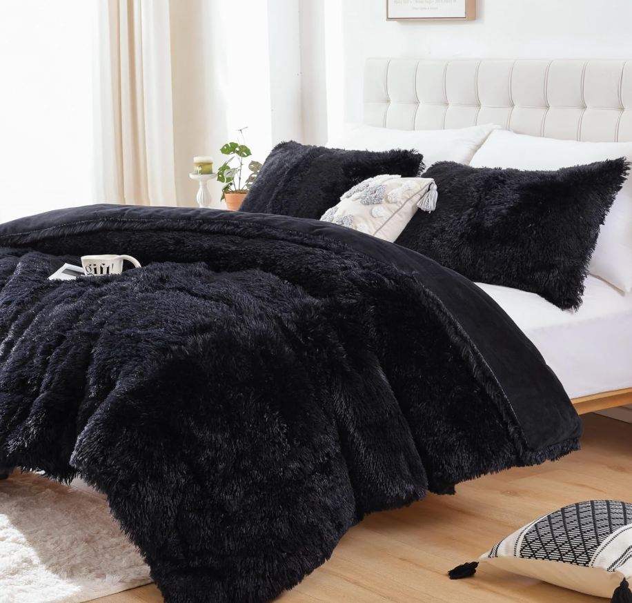 Smoofy Fluffy King Size Comforter Set, Faux Fur Black Comforter Set, Luxury Fuzzy King Bedding Set, Soft Shaggy Bed Set for All Season, 3 Pieces - 1 Comforter & 2 Pillowcases,