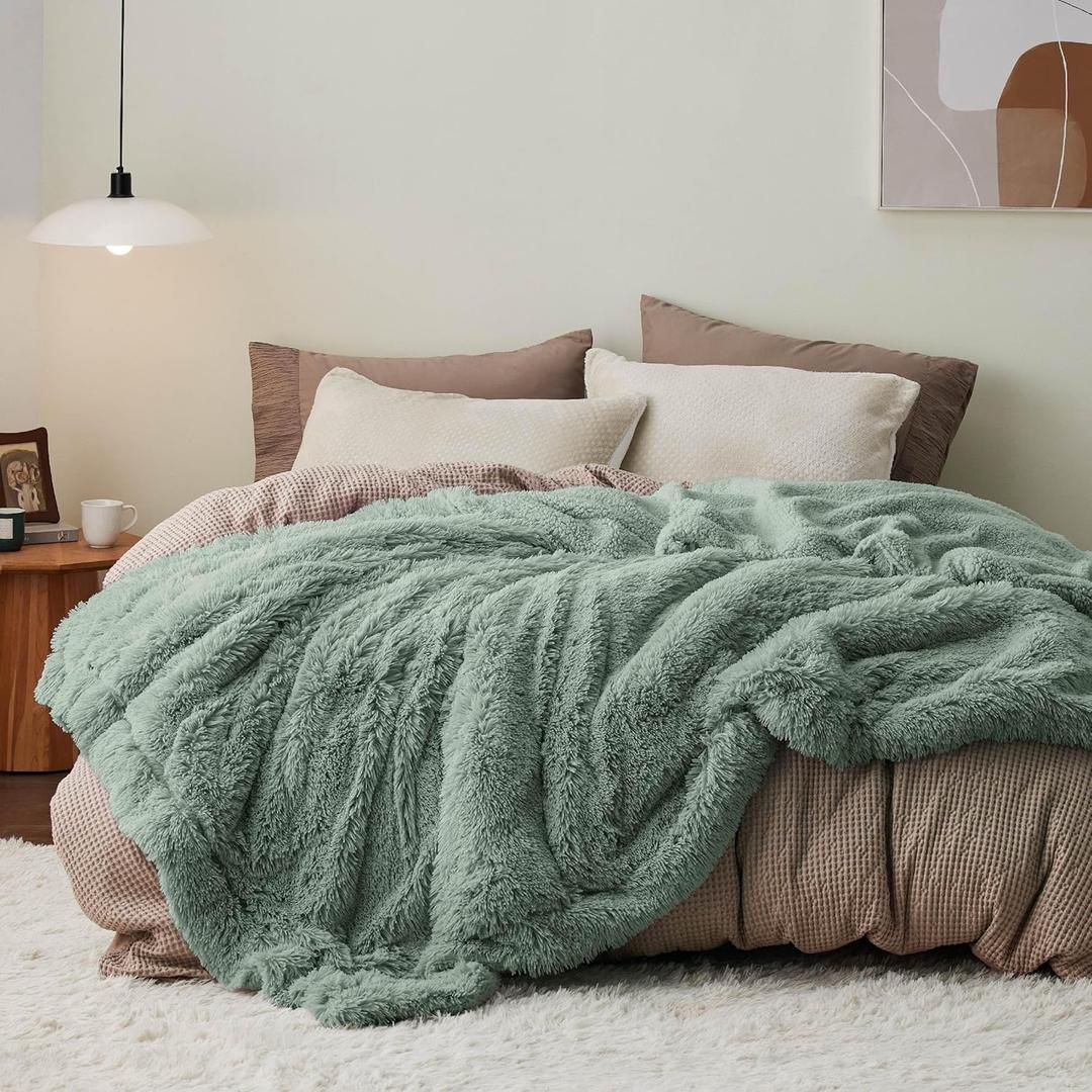 Bedsure Fluffy Sage Green Blankets Queen Size for Bed, Thick Sherpa Faux Fur Fleece Fuzzy Plush Winter Warm Soft Full Queen Blankets, Bedroom Decor Sage Green Gifts Cozy Gifts for Women Men, 90x90