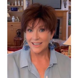 SEVENCOLORS Short Mixed Brown Wigs for White Women Natural Layered Straight Short Hair Wig Synthetic Pixie Cut Wigs with Bangs