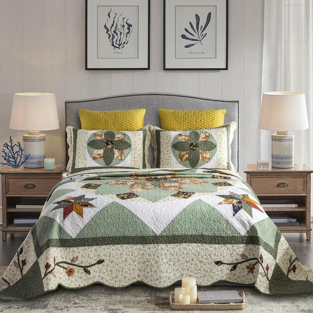 YAYIDAY Oversized King Bedspread Patchwork Quilt Set (120x118 Inch) - 100% Cotton Reversible Breathable Green Earth Geometric Quilted Coverlet with Pillow Shams for All Seasons (Green Floral Star)