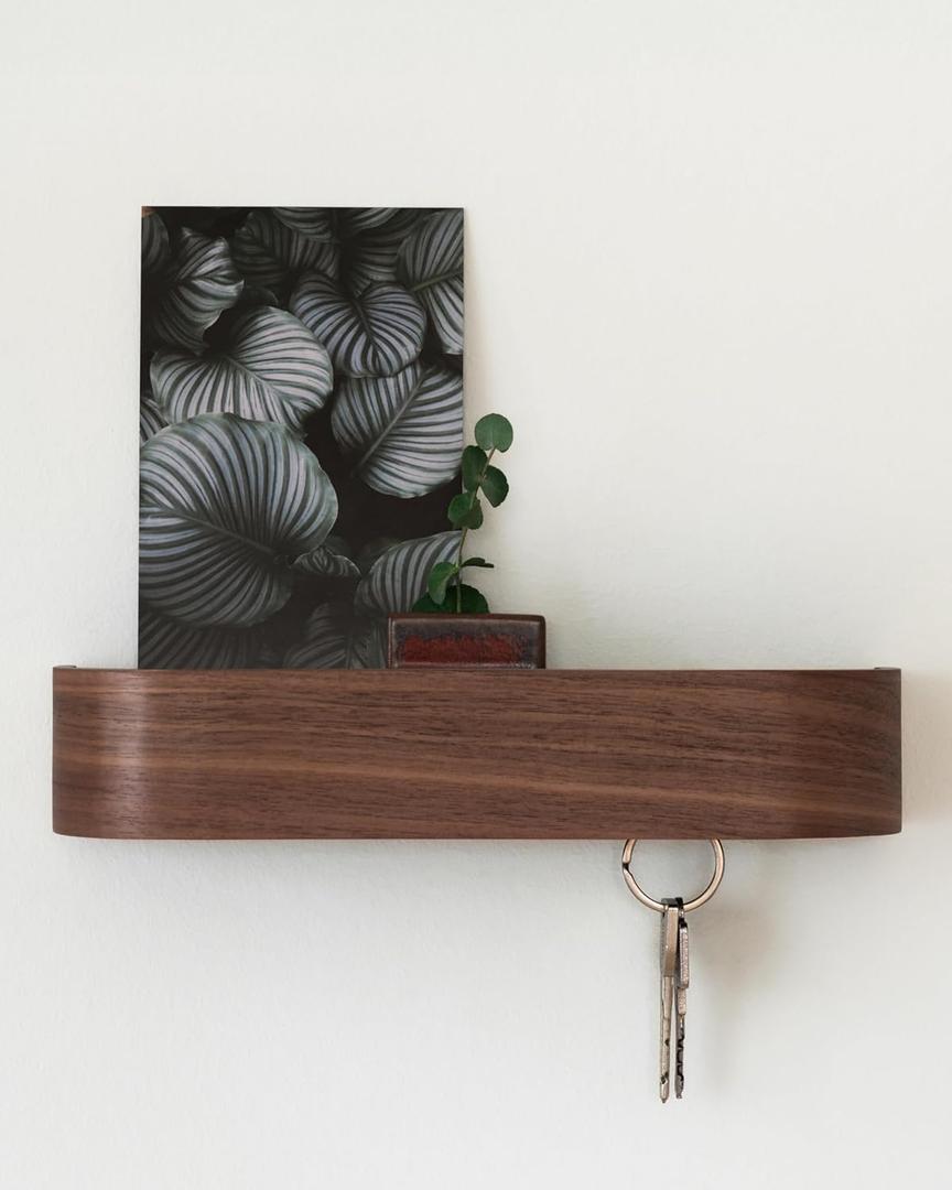 Kazai. Llavero 'Fyndig' | Diseo minimalista de gancho para llaves de Berln | Moderno soporte de pared para llaves con estante de madera | Llavero para pared como organizador de entrada | Nuez