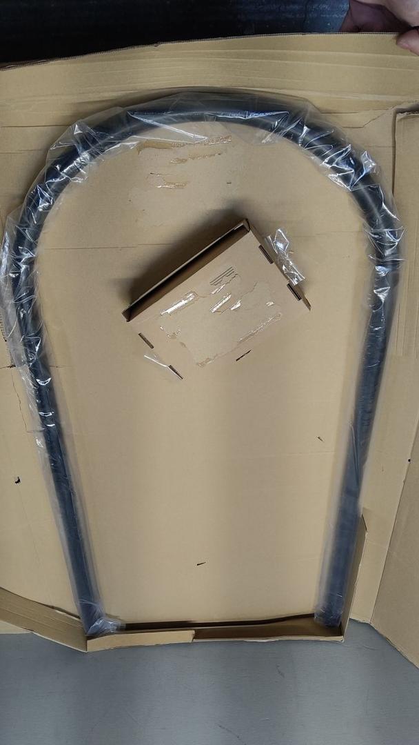 33x45" Metal Arch, Black